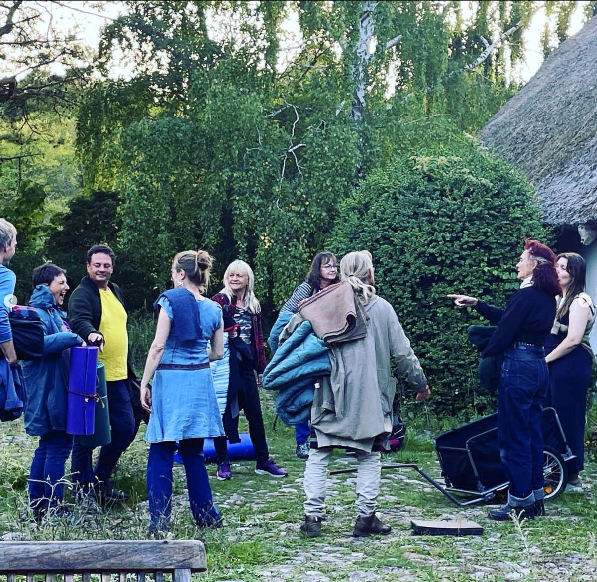 premiere performance avec du public : marcher jusqu'à l'arbre, photo Earthwise