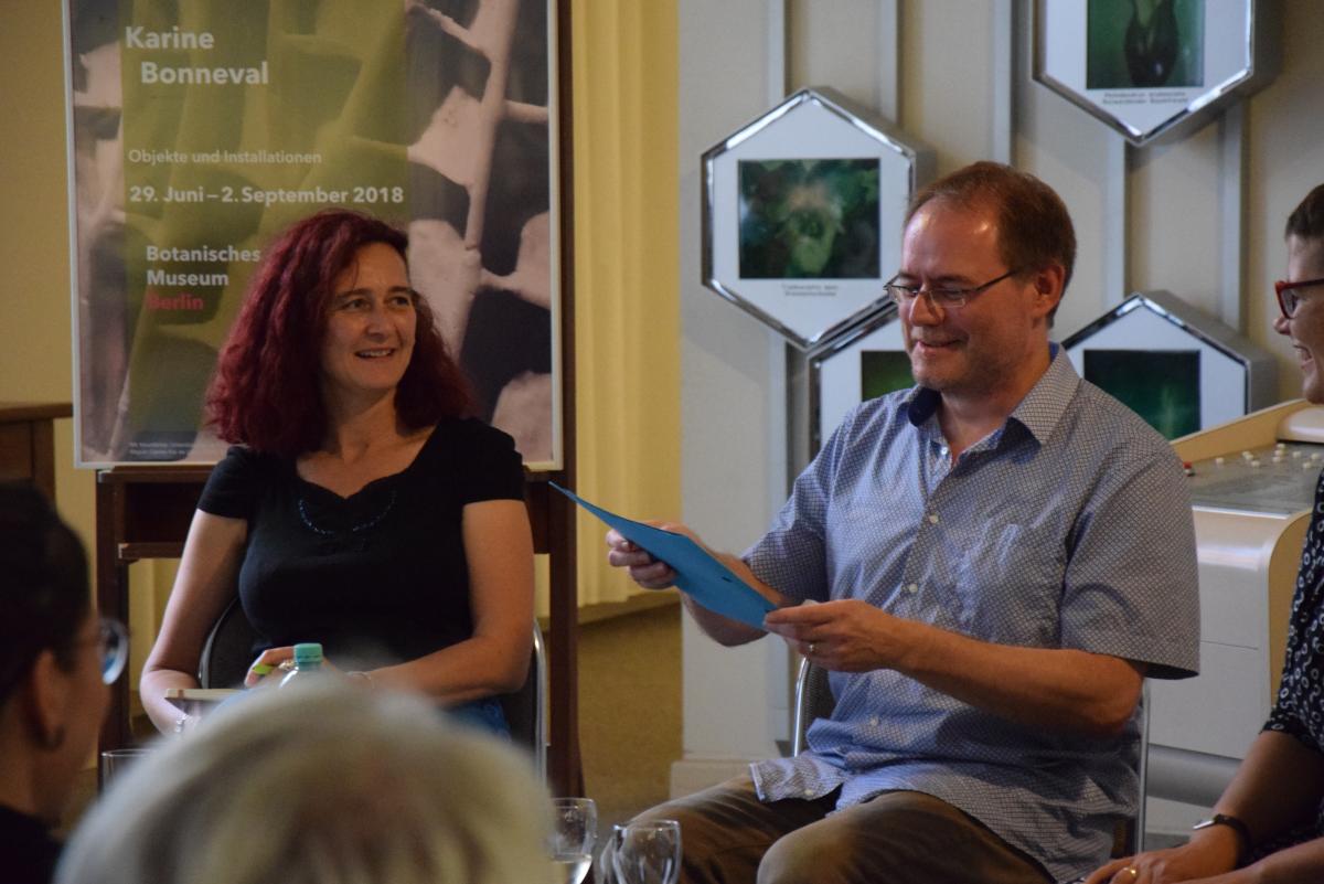 Matthias Rillig pendant notre conférence How to regain enpathy towards the non-humans ? avec Kathrin Grotz et Sina Rybak au musée botanique de Berlin en 2018