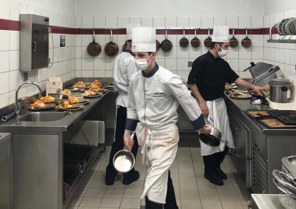 les cuisines du restaurant d'application, avec Clément Voisin